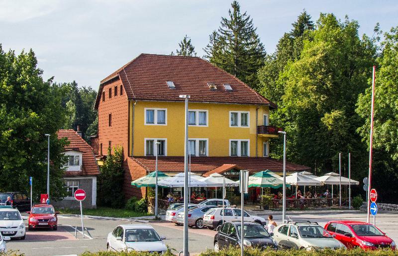 Hotel Risnjak Delnice Exteriör bild