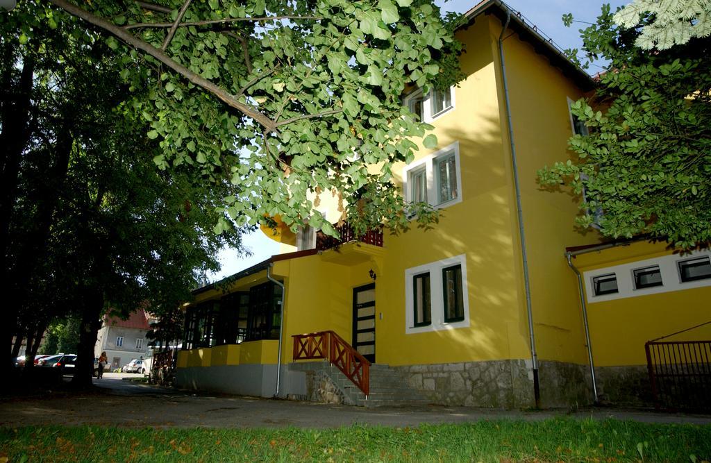 Hotel Risnjak Delnice Exteriör bild